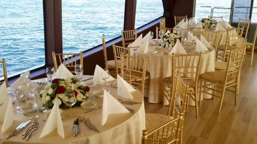 Teknede Şirket Yemeği